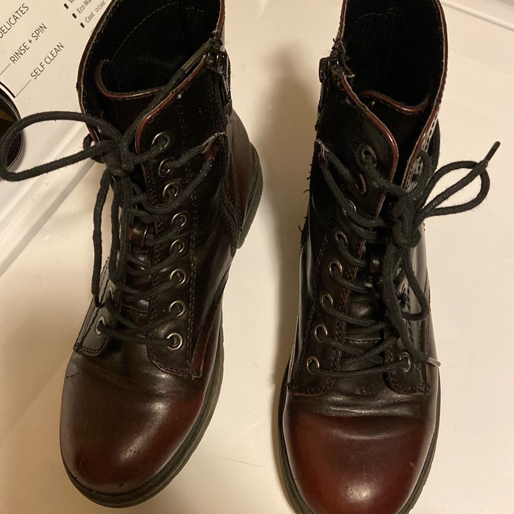 Women’s boots. Size 7.
